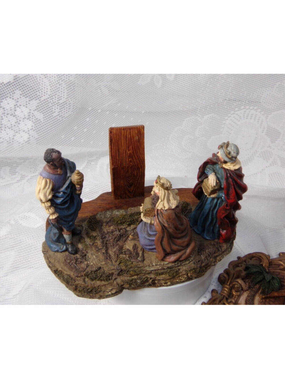 Christmas Ceramic Nativity Mary Joseph Jesus and the three king's Piece. - Picture 5 of 16